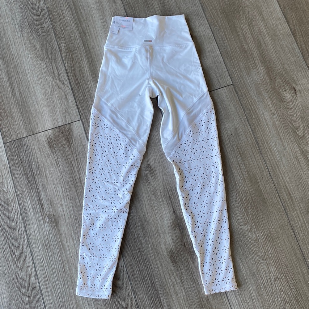 White scallop detail leggings